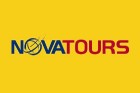 Starptautiskā tūroperatora Novatours direktors Latvijā Leonīds Močeņovs  sveic Novatours ceļotājas un atzīmē, ka šajos svētkos ir jādāvina ziedi un jā 35