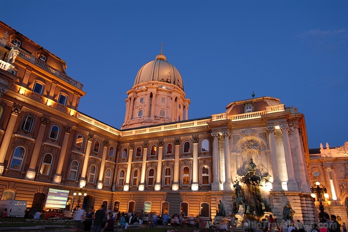 Királyi-palota ir bijusī karaļa pils, kura pēdējo reizi tika restaurēta pēc Otrā pasaules kara. Tagad pilī atrodas Budapeštas Vēstures muzejs, Ungārij 57597