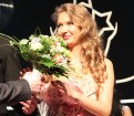 Skaistuma konkursa «Mis un Misters Foto» uzvarētāja Oksana Užgalova studē tūrisma biznesu Informācijas sistēmu menedžmenta augstskolā un strādā ceļoj 86