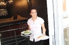 Bar Duck apvieno jaunu, mūsdienīgs stilu, izmeklētu virtuvi, plašu dzērienu un ēdienu klāstu 9