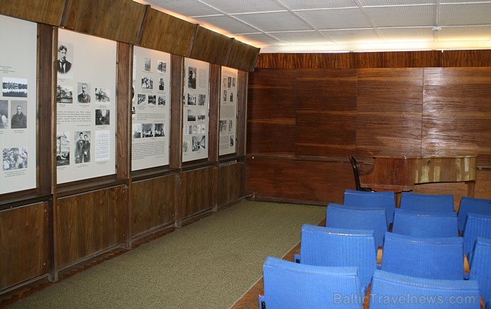 Pirmajā ēkā izveidota vēsturiska ekspozīcija, kas saistīta ar M.K.Čurļoņa dzīvi un ģimeni 64919