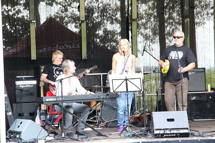 Populārā Latvijas muzikanta Ulda Marhileviča tēvs ir dzimis Krāslavas novada Grāveros, bet dzīvojis Skaistas pagastā pie Sivera ezera 65731