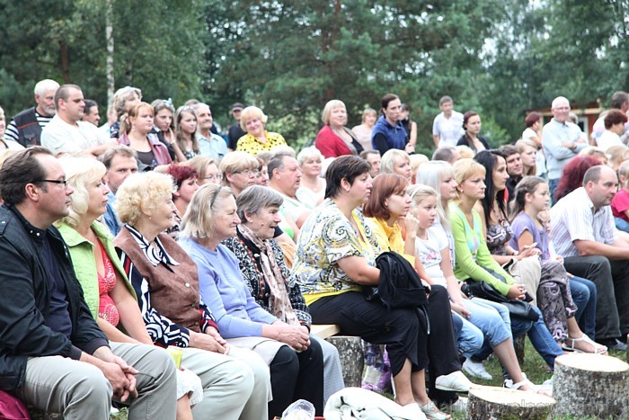Uz «Sivera ezera svētkiem 2011» pulcējas vairāki simti Skaistas pagasta iedzīvotāju, krāslaviešu un tūristu 65736