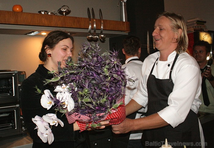 Mārtiņš Sirmais, Ēriks Dreibants un Rūta Rietuma 15.09.2011 atklāj jauno 3 pavāru restorānu «Tam labam būs augt» Jēkaba kazarmās 2B, Torņa ielā 4 67034