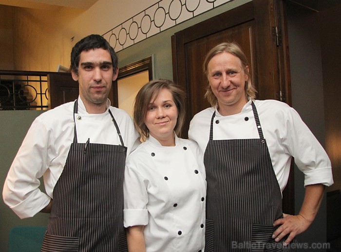 Mārtiņš Sirmais, Ēriks Dreibants un Rūta Rietuma 15.09.2011 atklāj jauno 3 pavāru restorānu «Tam labam būs augt» 67082