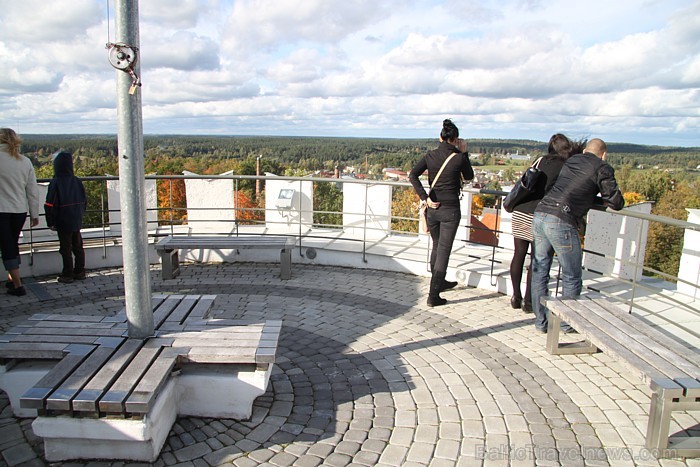 No 24.09.2011 atkal ir iespēja uzkāpt Jaunās pils Lādemahera tornī un baudīt Cēsu panorāmu www.tourism.cesis.lv 67357