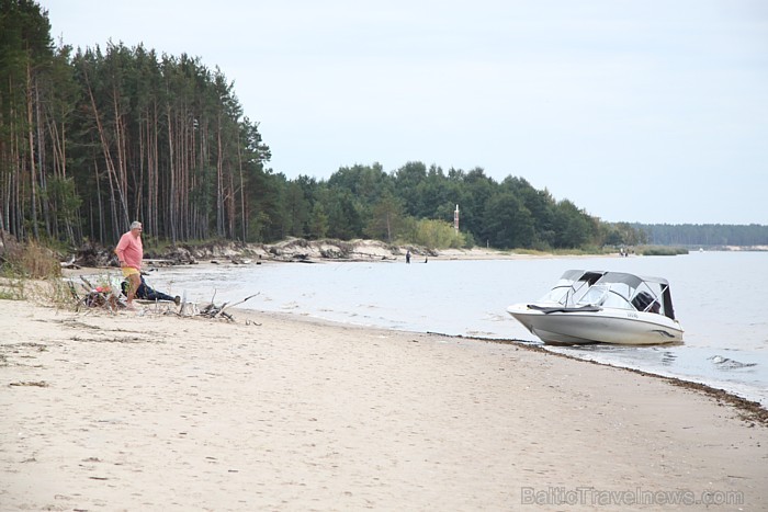 Vecbuļļu dabas liegums ir vieta klusai atpūtai Rīgā - laivu un kuteru satiksme Lielupē 67573