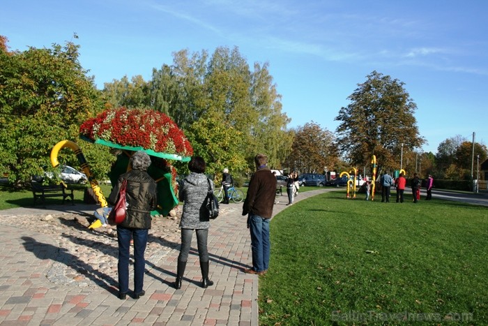 Kad Siguldā nokrāsojas pirmās koku lapas, gan vietējie, gan ārzemju ceļotāji trauc apbrīnot Zelta Rudeni. www.sigulda.lv 67611