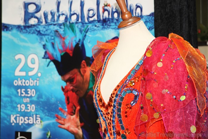 Pecolli ziepju burbuļu šovs «Bubblelandia» notiks 29.10.2011 Ķīpsalā, bet jau tagad iluzionisti Dace un Enriko Pecolli nodemonstrēja viesnīcā Monika d 67630