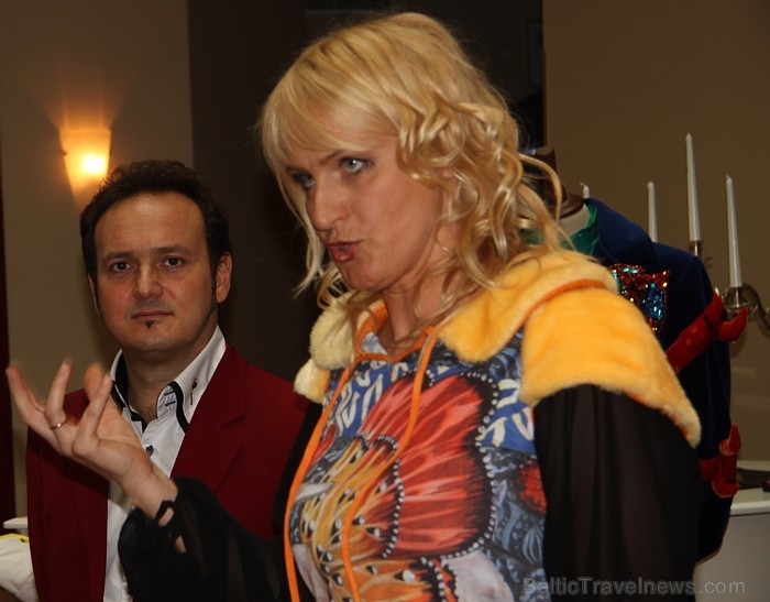 Pecolli ziepju burbuļu šovs «Bubblelandia» notiks 29.10.2011 Ķīpsalā, bet jau tagad iluzionisti Dace un Enriko Pecolli nodemonstrēja viesnīcā Monika d 67631