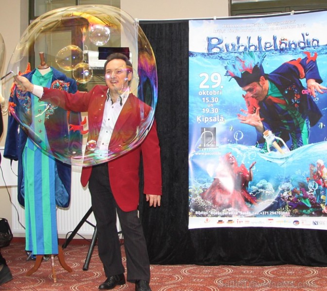 Pecolli ziepju burbuļu šovs «Bubblelandia» notiks 29.10.2011 Ķīpsalā, bet jau tagad iluzionisti Dace un Enriko Pecolli nodemonstrēja viesnīcā Monika d 67636
