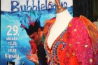 Pecolli ziepju burbuļu šovs «Bubblelandia» notiks 29.10.2011 Ķīpsalā, bet jau tagad iluzionisti Dace un Enriko Pecolli nodemonstrēja viesnīcā Monika d 1