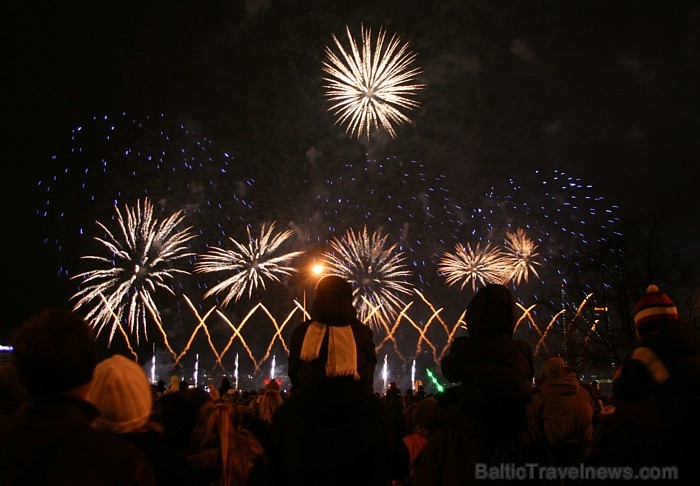 18. novembra salūts Rīgā par godu Latvijas Republikas proklamēšanas dienas 93 gadadienai - Fb.com/Travelnews.lv 69323
