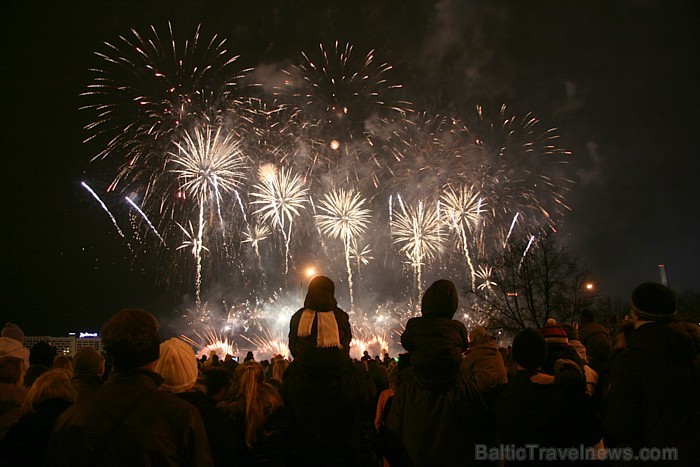 18. novembra salūts Rīgā par godu Latvijas Republikas proklamēšanas dienas 93 gadadienai - Fb.com/Travelnews.lv 69328