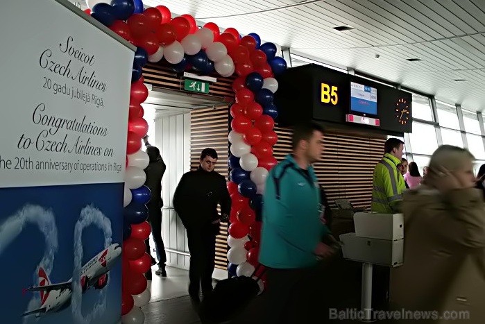 Pasažieriem, kas lidoja Czech Airlines svētku brauciena tika sarupēti īpaši pārsteigumi, gan sagaidot lidojumu, gan paša lidojuma laikā -  www.czechai 73466