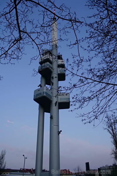 Prāgas televīzijas tornis, kas pārsteidz ar radošo pieeju tā fasādes dizainam -  www.czechairlines.lv 73513