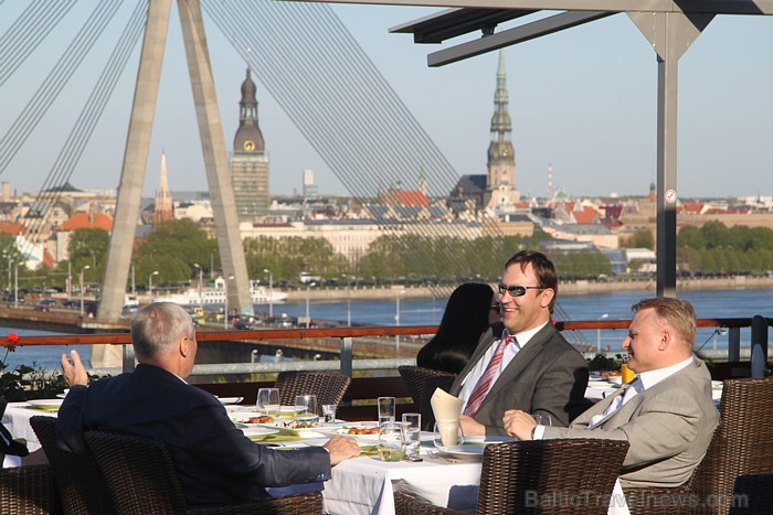 Rīgas skaistākās panorāmas jumta terase Pārdaugavā ir atklāta vasaras sezonai - www.islandehotel.lv 75135