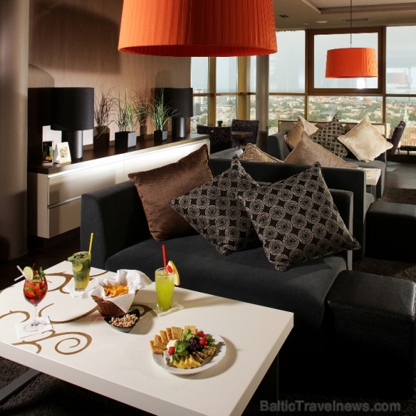 Viesnīcas Radisson Blu Hotel Latvija bārs Skyline saņēma portāla TripAdvisor izcilības sertifikātu 78327