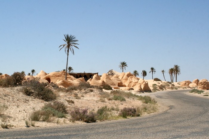 Vēja darinātās smilšu klintis Dbebcha ciemā (Tunisijā) 83734