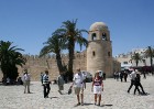 Susa ir Tunisijas trešā lielākā pilsēta. Tās vecpilsēta atrodas aiz 2 km garas aizsargsienas, kura tika uzcelta 859. gadā. Vecpilsēta ir iekļauta UNES 4