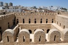 Susa ir Tunisijas trešā lielākā pilsēta. Tās vecpilsēta atrodas aiz 2 km garas aizsargsienas, kura tika uzcelta 859. gadā. Vecpilsēta ir iekļauta UNES 19