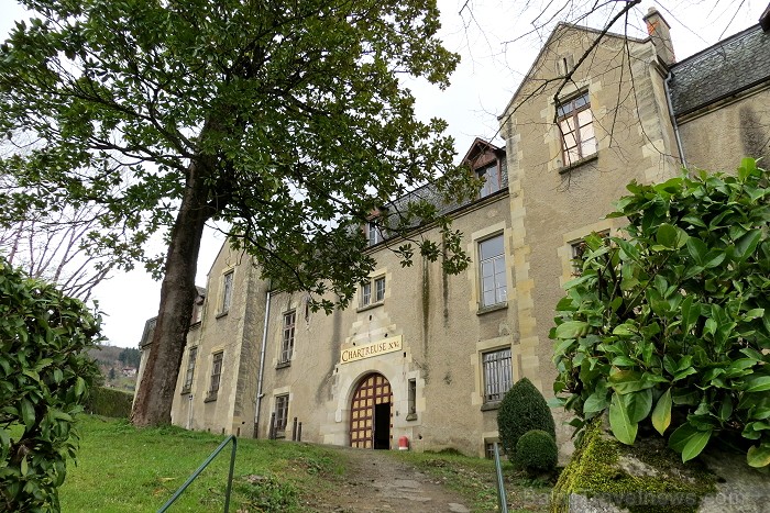 Klosteris Chartreuse St Sauveur ir neaizmirstams 15. gadsimta arhitektūras un vēstures piemineklis. Tas atrodas pilsētā Villefranche-de-Rouergue un ir 91913