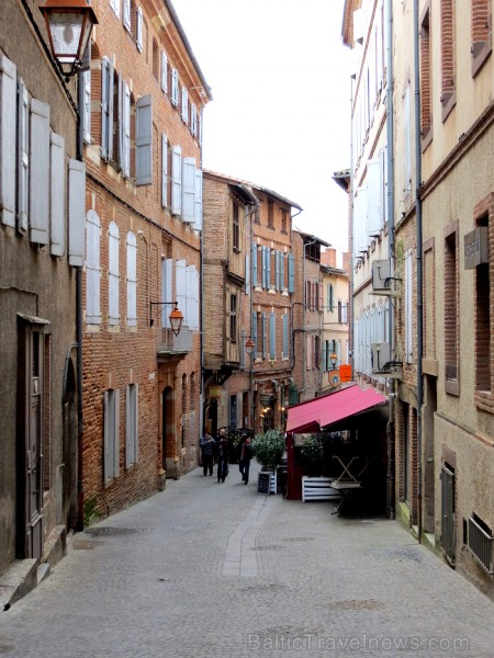 Albi ir senā bīskapa pilsēta, kas atrodas Tulūzā (Francija). Gandrīz visas tās ēkas ir celtas no sarkana ķieģeļa. Slavenākā no tām ir Sainte-Cécile ka 91983