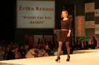 Šūšanas un rokdarbu skolas Burda Rīga absolventes demostrē savus radītos tērpus izstādē Mode un tekstils 2013 Ķīpsalā. 11