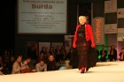 Šūšanas un rokdarbu skolas Burda Rīga absolventes demostrē savus radītos tērpus izstādē Mode un tekstils 2013 Ķīpsalā. 20