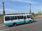Starp Alžīrijas pilsētām ērti var pārvietoties, izmantojot autobusus. Degvielas cenas ir pietiekoši zemas (benzīns ~20.sant./l; dīzelis ~8 sant./l), l 52