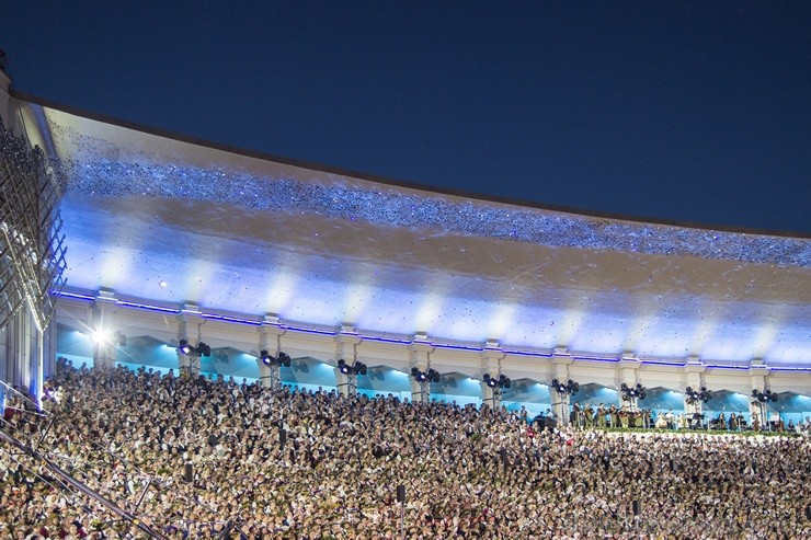 Ar aptuveni 18 000 dalībnieku uzstāšanos Mežaparka Lielajā estrādē noslēdzas XXV Vispārējie latviešu Dziesmu un XV Deju svētki 98337