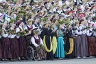 Ar aptuveni 18 000 dalībnieku uzstāšanos Mežaparka Lielajā estrādē noslēdzas XXV Vispārējie latviešu Dziesmu un XV Deju svētki 13