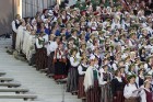 Ar aptuveni 18 000 dalībnieku uzstāšanos Mežaparka Lielajā estrādē noslēdzas XXV Vispārējie latviešu Dziesmu un XV Deju svētki 20