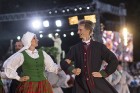 Ar aptuveni 18 000 dalībnieku uzstāšanos Mežaparka Lielajā estrādē noslēdzas XXV Vispārējie latviešu Dziesmu un XV Deju svētki 27