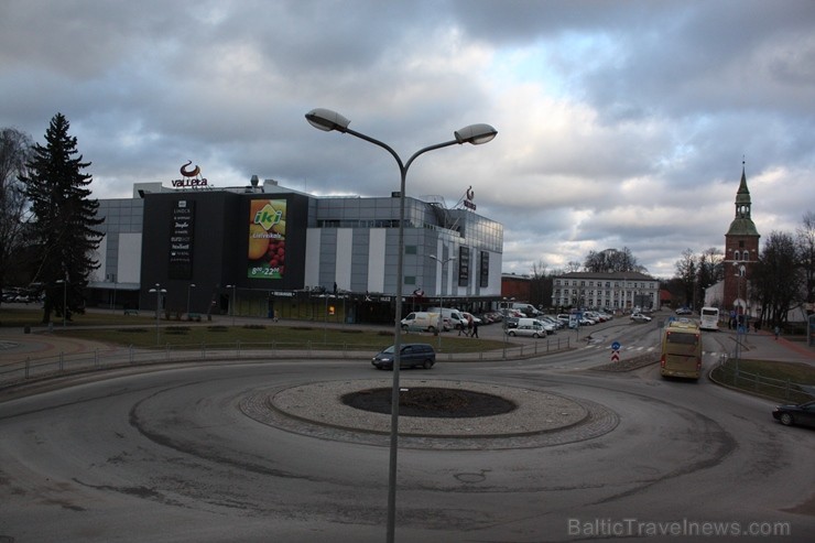 Valmieras pilsētas centrā kopš 2007. gada atrodas arī Latvijas lielākais reģionālais tirdzniecības centrs - 