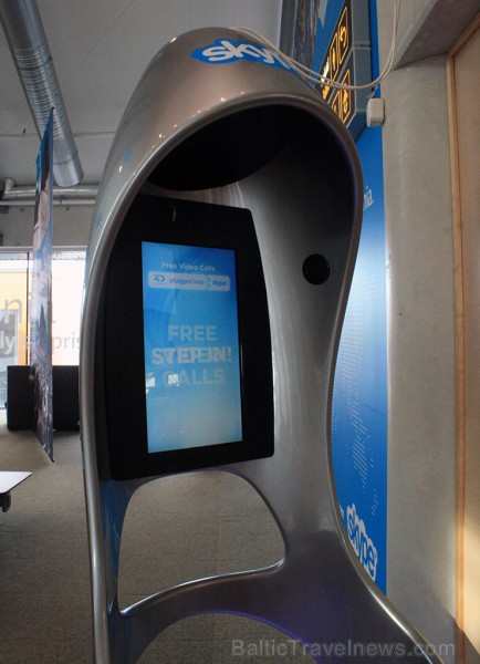 Tā kā pasaulē populārais Skype ir radīts Igaunijā, Tallinas lidostā izvietota Skype telefona būdiņa - www.visitestonia.com 119199