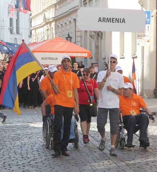 Pasaules koru olimpiādes gājiens Rīgas ielās norīt lielās ovācijās 128239