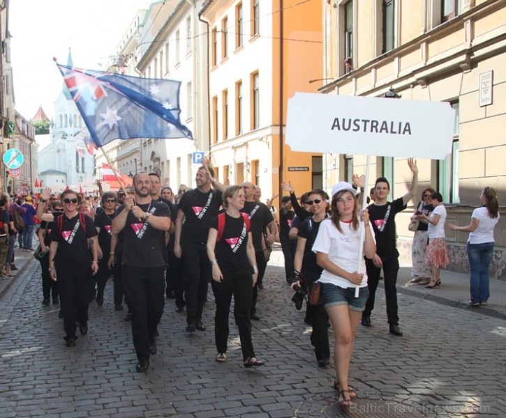Pasaules koru olimpiādes gājiens Rīgas ielās norīt lielās ovācijās 128240