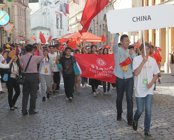 Pasaules koru olimpiādes gājiens Rīgas ielās norīt lielās ovācijās 128243