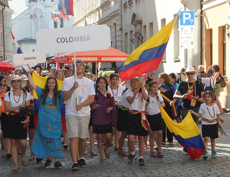 Pasaules koru olimpiādes gājiens Rīgas ielās norīt lielās ovācijās 128256