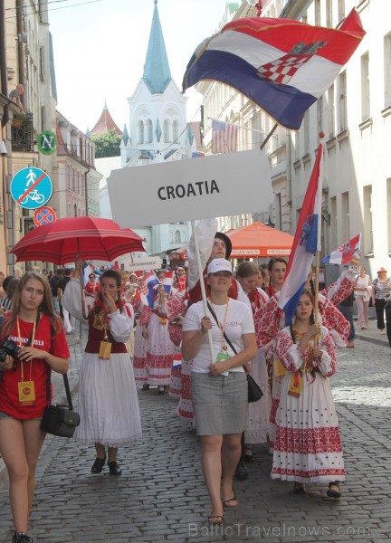 Pasaules koru olimpiādes gājiens Rīgas ielās norīt lielās ovācijās 128258
