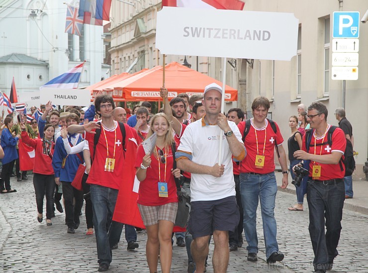 Pasaules koru olimpiādes gājiens Rīgas ielās norīt lielās ovācijās 128307