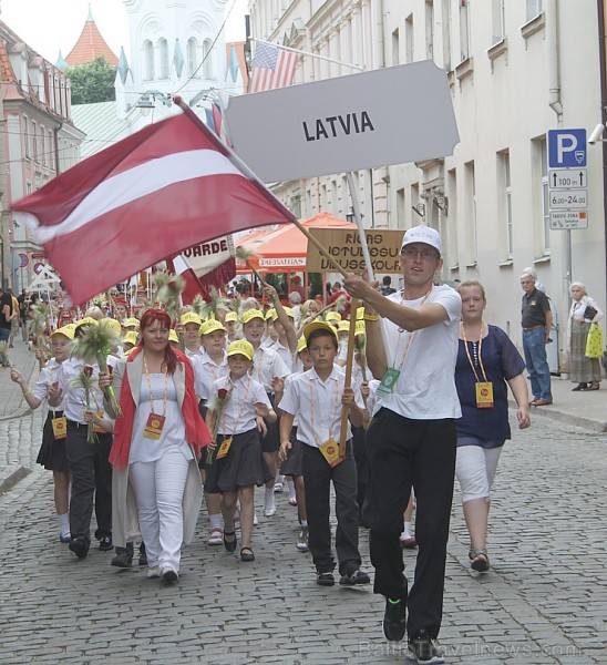 Pasaules koru olimpiādes gājiens Rīgas ielās norīt lielās ovācijās 128323