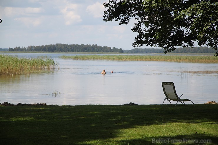 Latvijas devītā lielākā Sivera ezera priekšrocības ir smilšainas un lēzenas pludmales, kā arī dzidrs ūdens 128502