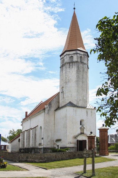 Neretas evaņģēliski luteriskā baznīca ir viena no vecākajām baznīcām Zemgalē 128730