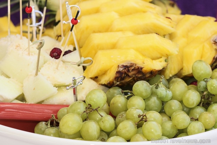 Grila ēdieni, salātu bārs un dažādi deserti izbaudāmi kopš 24. jūlija viesnīcas «SemaraH Hotel Lielupe» vasaras grila terasē 129152