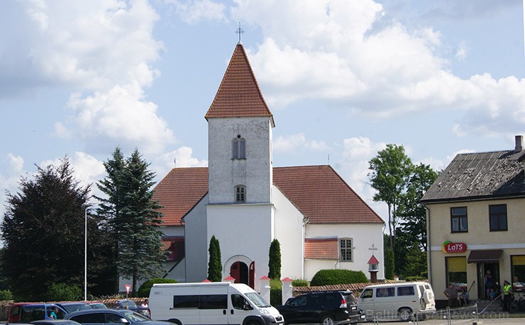 Alsungas Sv.Miķeļa katoļu baznīca 129886