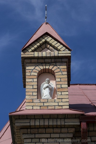 Bauskas katoļu baznīca celta 1864. gadā, interjers iekārtots 19.gs. otrajā pusē. Blakus nelielajam dievnamam 1891. gadā uzcelts zvanu tornis 129953