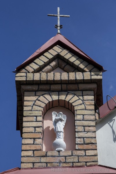 Bauskas katoļu baznīca celta 1864. gadā, interjers iekārtots 19.gs. otrajā pusē. Blakus nelielajam dievnamam 1891. gadā uzcelts zvanu tornis 129966