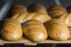 Travelnews.lv iepazīstas ar maizes cepšanas tradīcijām N. Bomja maiznīcā «Lielezers» 18